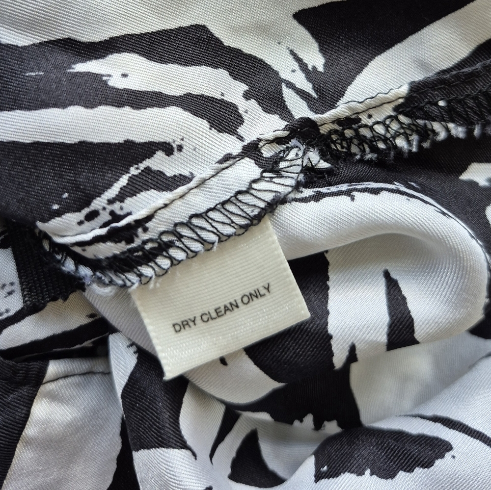 White House Black Market Blouse Silk Black & White Floral Halter Top Size M NEW - Picture 5 of 8